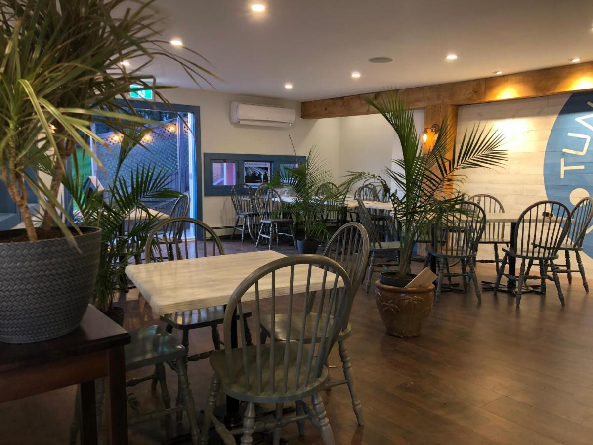 The Tuna Blue Inn Hubbards エクステリア 写真