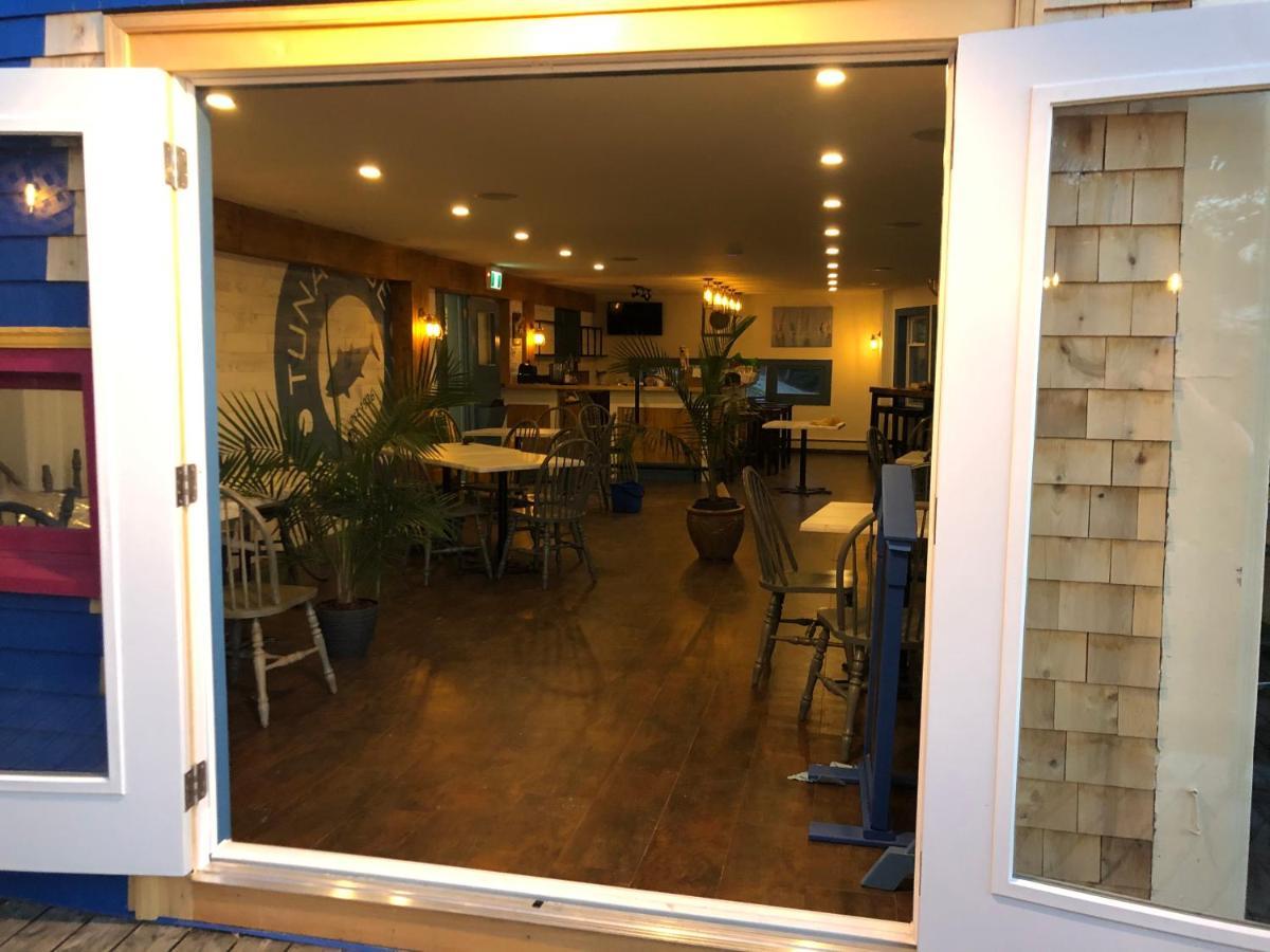 The Tuna Blue Inn Hubbards エクステリア 写真